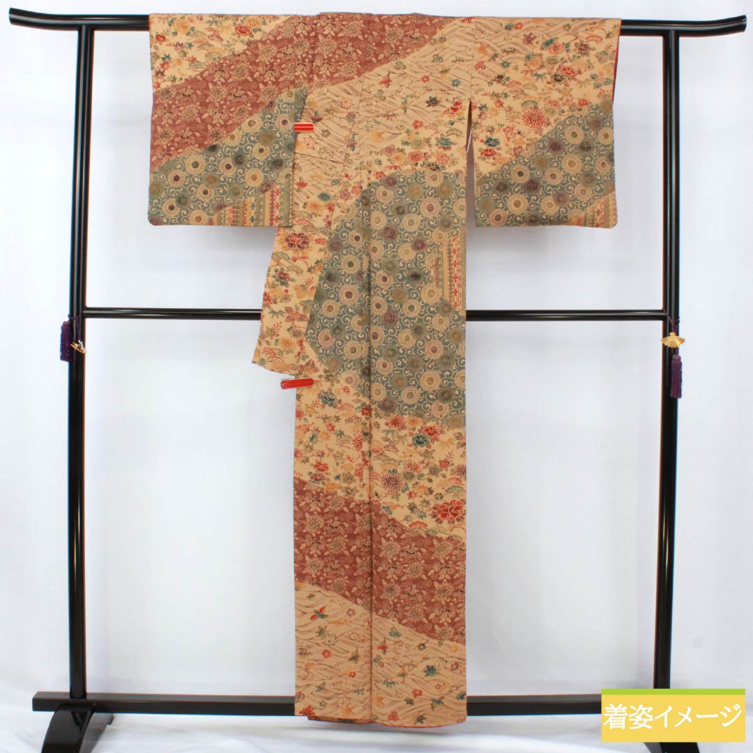 訪問着 正絹 Sランク 袷 身丈157cm 裄丈62.5cm 淡朽葉色（うすくちばいろ） 作家物 京紅型 吉祥文様 松竹梅 菊 橙系 1112007382326