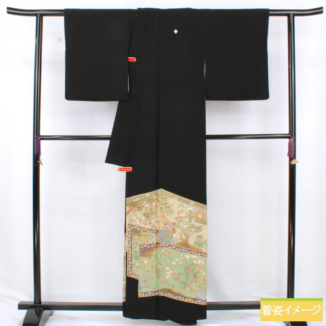 Black formal kimono (tomesode) made of pure silk, S rank, length 158cm, sleeve length 65.5cm, lined, with Suzhou embroidery featuring five crests, including auspicious motifs of quince, pheasant, pine, and plum blossoms. Product code: 1111001782310