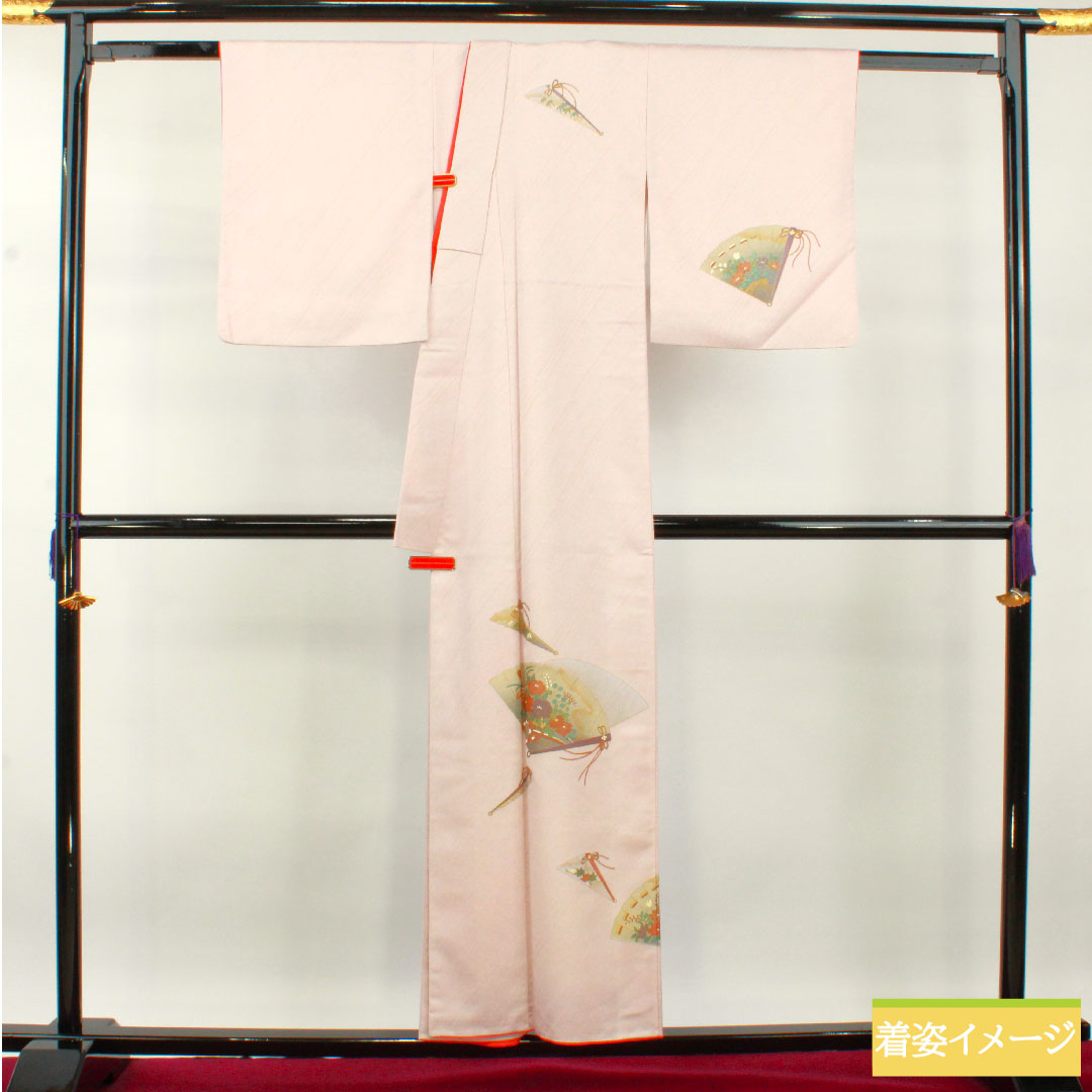 訪問着 ポリエステル 袷 身丈159cm 裄丈63cm 桜色（さくらいろ） 洗える着物 扇 半衿付き Sランク ピンク系 1112004382313