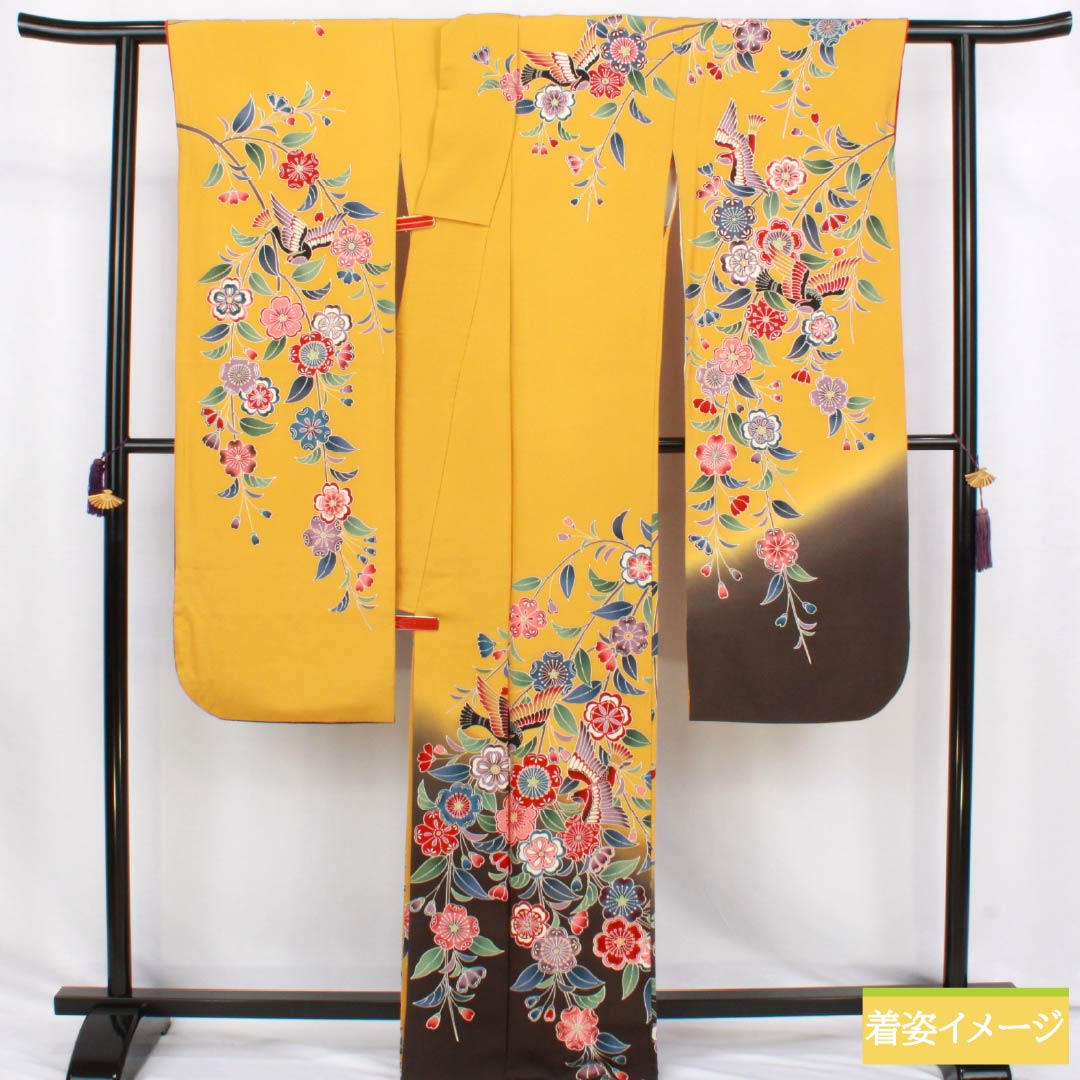 Kimono (Furisode) - Silk - S Rank - Length 179cm, Sleeve to Shoulder 68.5cm - Lined - Deep Eggshell - Kyo-Bingata - Auspicious Design - Yellow Tone - 1113002872823