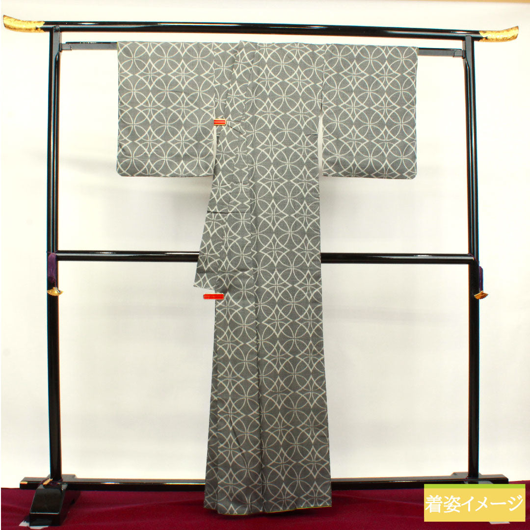 村山大島紬 正絹 身丈162cm 裄丈63.5cm  アンサンブル 幾何学模様 Sランク 袷 黒系 1116002952410