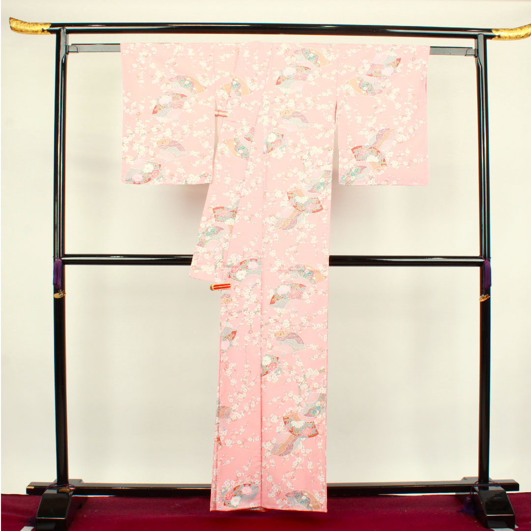 小紋 身丈161cm 裄丈64.5cm 袷  一重梅色 洗える着物 しつけ糸付き 未使用品 扇 梅  ポリエステル Sランク ピンク系 1115003312413