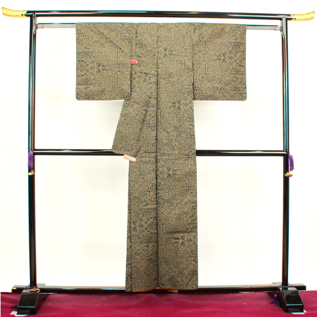 大島紬 身丈154.5cm 裄丈62cm 唐金色 経緯絣 抽象模様 正絹 Aランク 袷 黒系 1116002573210