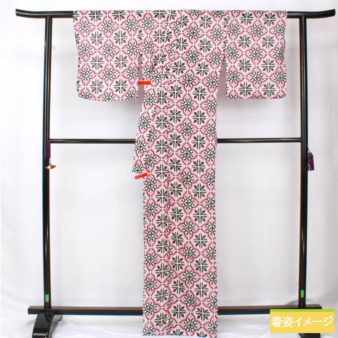 (Brand new, unused) Yukata (single-layer kimono) made of polyester, length 166cm, sleeve length 65cm. New rank. Pink, medium crimson color (nakano kurenai iro). Geometric, tile, and damask patterns. Product number: 1118005771513
