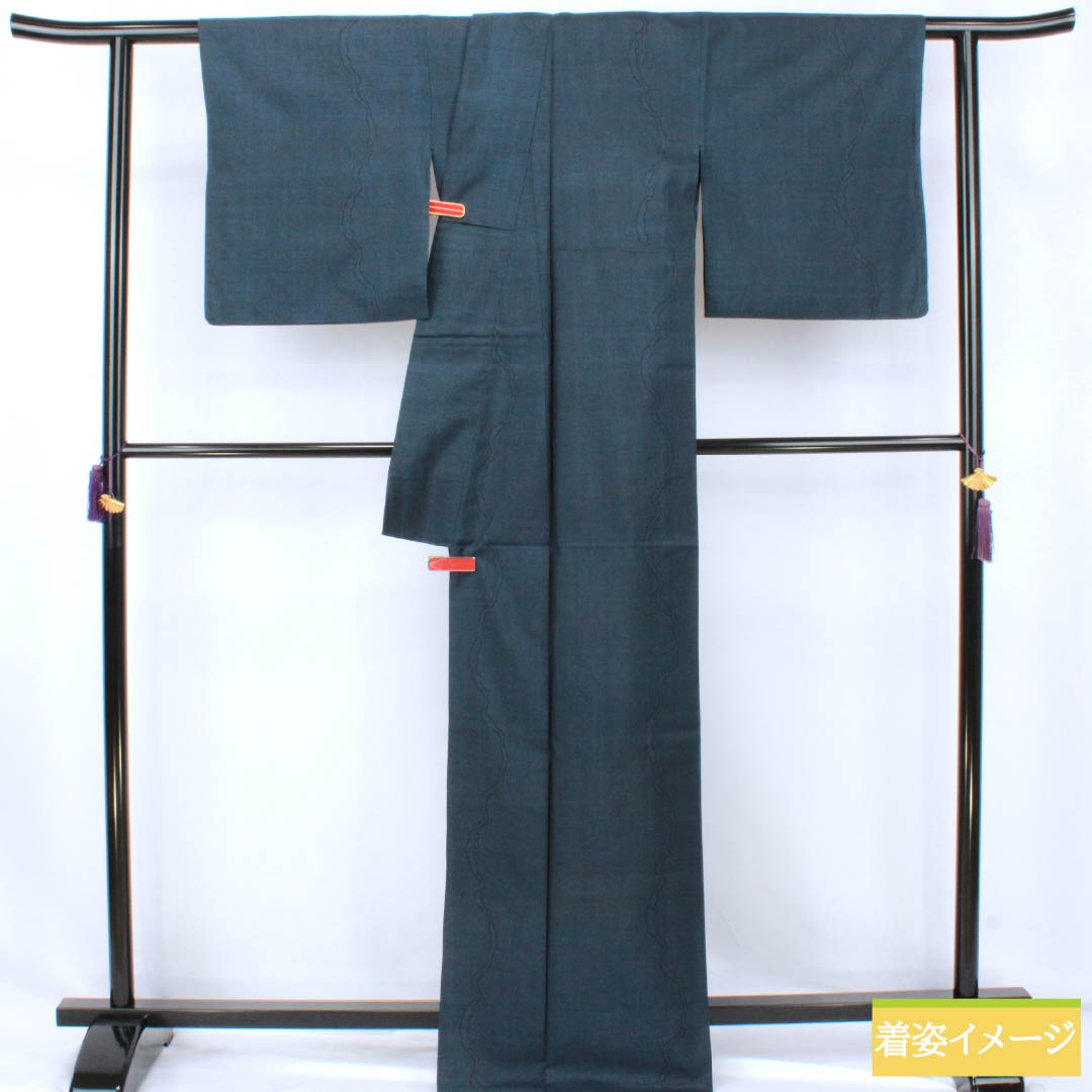 紬 正絹 Sランク 身丈168cm 裄丈67cm 燻色（ふすべいろ） 大島紬 9マルキ 縦筋 単衣 紺系 1116004752518