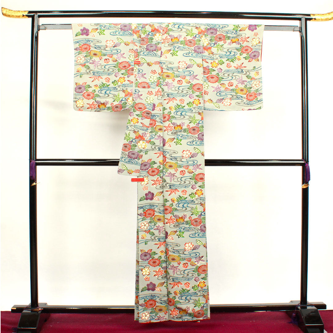 小紋 身丈159cm 裄丈63.5cm 袷  しつけ糸付き 絹鼠色 京紅型 流水 花模様  正絹 Sランク グレー系 1115003462322