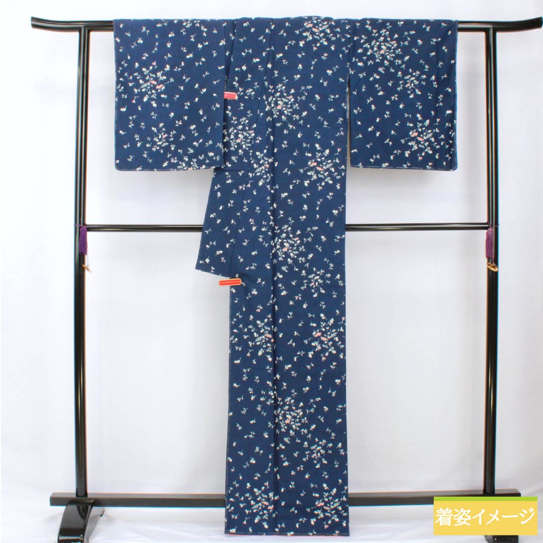 小紋 ポリエステル 身丈167cm 裄丈69cm 袷 紺色（こんいろ） 小花 洗える着物 しつけ糸付き Sランク 紺系 1115005642518