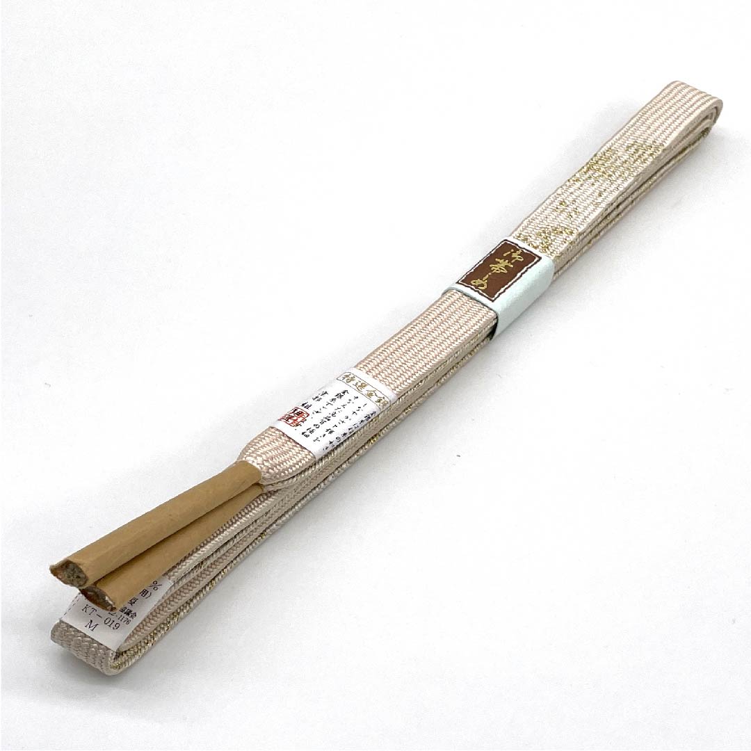 (Like new) Pure silk obijime (sash band) in Tonokoiro (colored powder) with specially selected gold and silver threads. Like new. Length: 159cm, Width: 1.5cm. Semi-formal. S rank. Cream color. Product number: 1135002992315