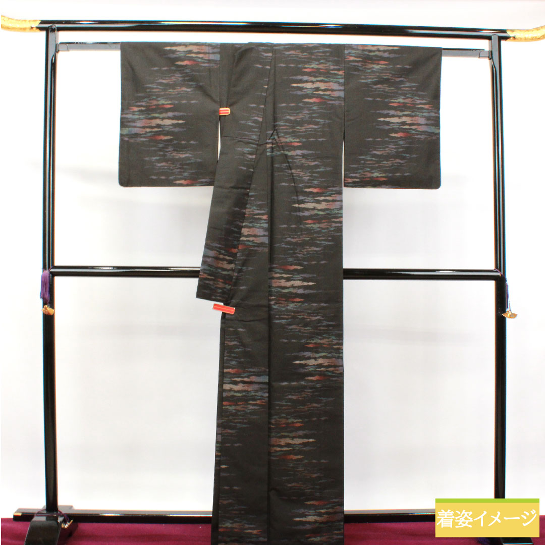 大島紬 正絹 身丈164.5cm 裄丈64.5cm  7マルキ 抽象模様 Sランク 袷 黒系 1116003082410