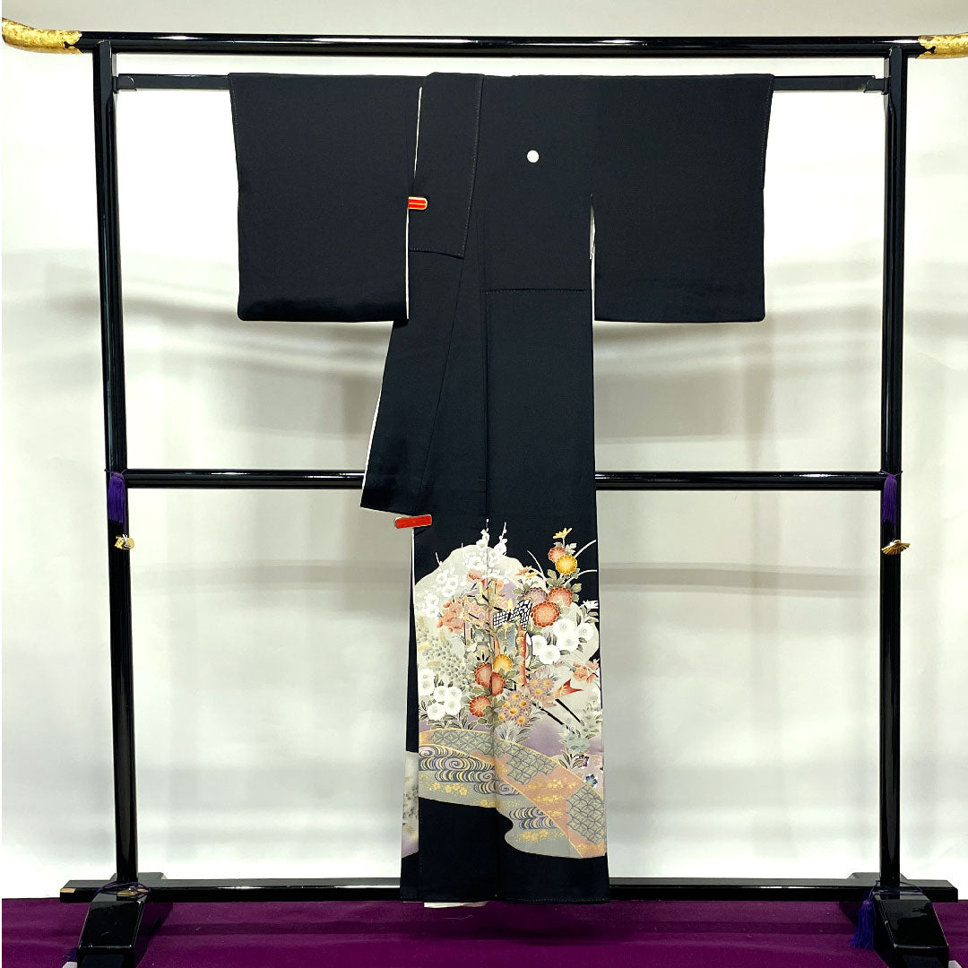 Black Tomesode, Length 155cm, Sleeve Length 61.5cm, Awase, Kyo-Yuzen, Auspicious Pattern, Circle with Sword and Clover, Pure Silk, A Rank, Five Crests, Black, 1111000913310