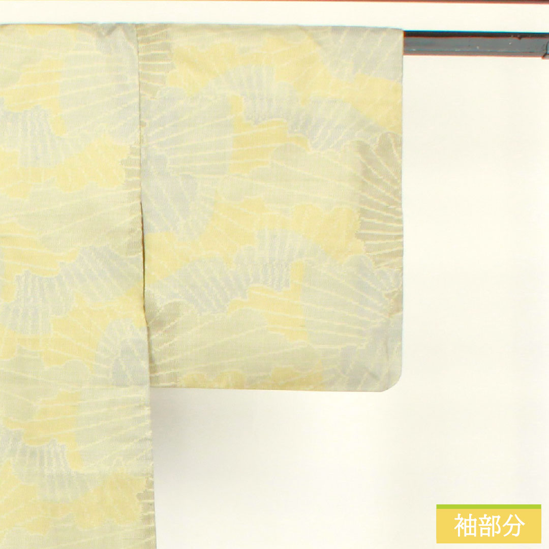 紬 正絹 身丈160cm 裄丈62.5cm 利休白茶色（りきゅうしらちゃいろ） 大島紬 緯総絣 抽象模様 Sランク 袷 グレー系 1116003652422