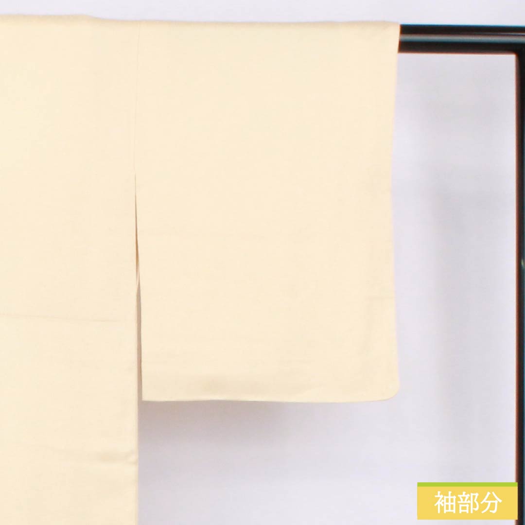 Irotomesode Silk A-Rank Length 160.5cm Sleeve-to-Sleeve 62.5cm Lined Neri-iro (Creamy White) Three Family Crests Gosan-kiri Daimaru Bespoke Kyo-Yuzen Gold couching embroidery Pine Three Family Crests Cream system 1111001993415