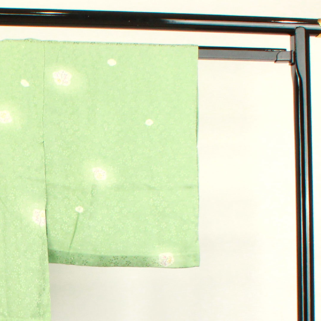 Nagajuban (long undergarment) made of pure silk, length 128cm, sleeve length 66cm, single layer, light green, chrysanthemum, A rank, green 1129000483219