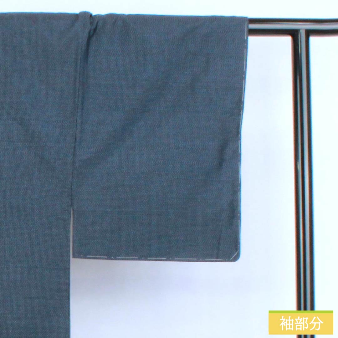 Men's silk S-rank kimono, length 140cm, sleeve length 62cm, navy blue (noukon-iro) Oshima Tsumugi fabric with geometric patterns and basting threads. Navy blue. Product code: 1119001182418