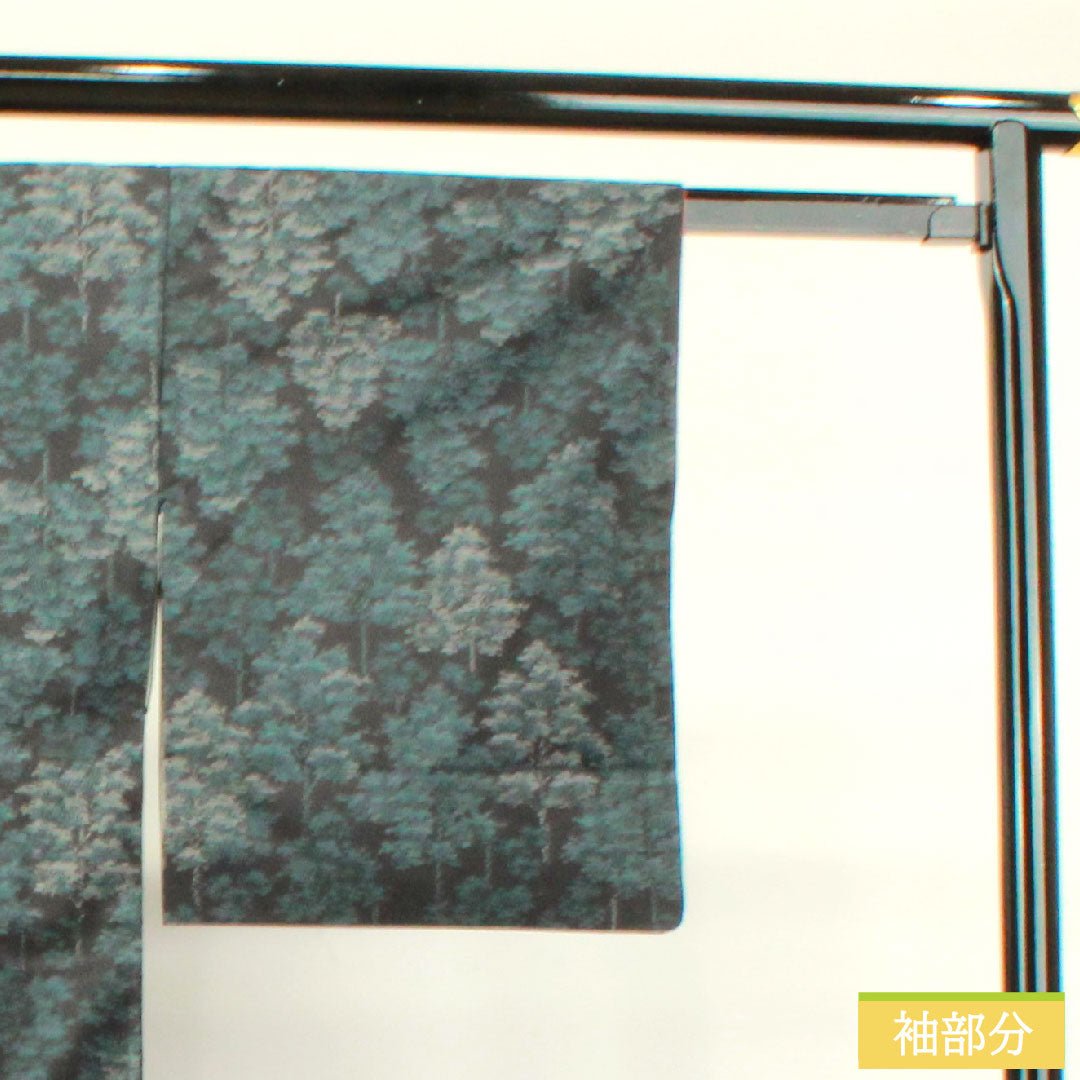 大島紬 正絹 身丈158cm 裄丈64.5cm  緯総絣 抽象模様 Sランク 袷 黒系 1116002942310