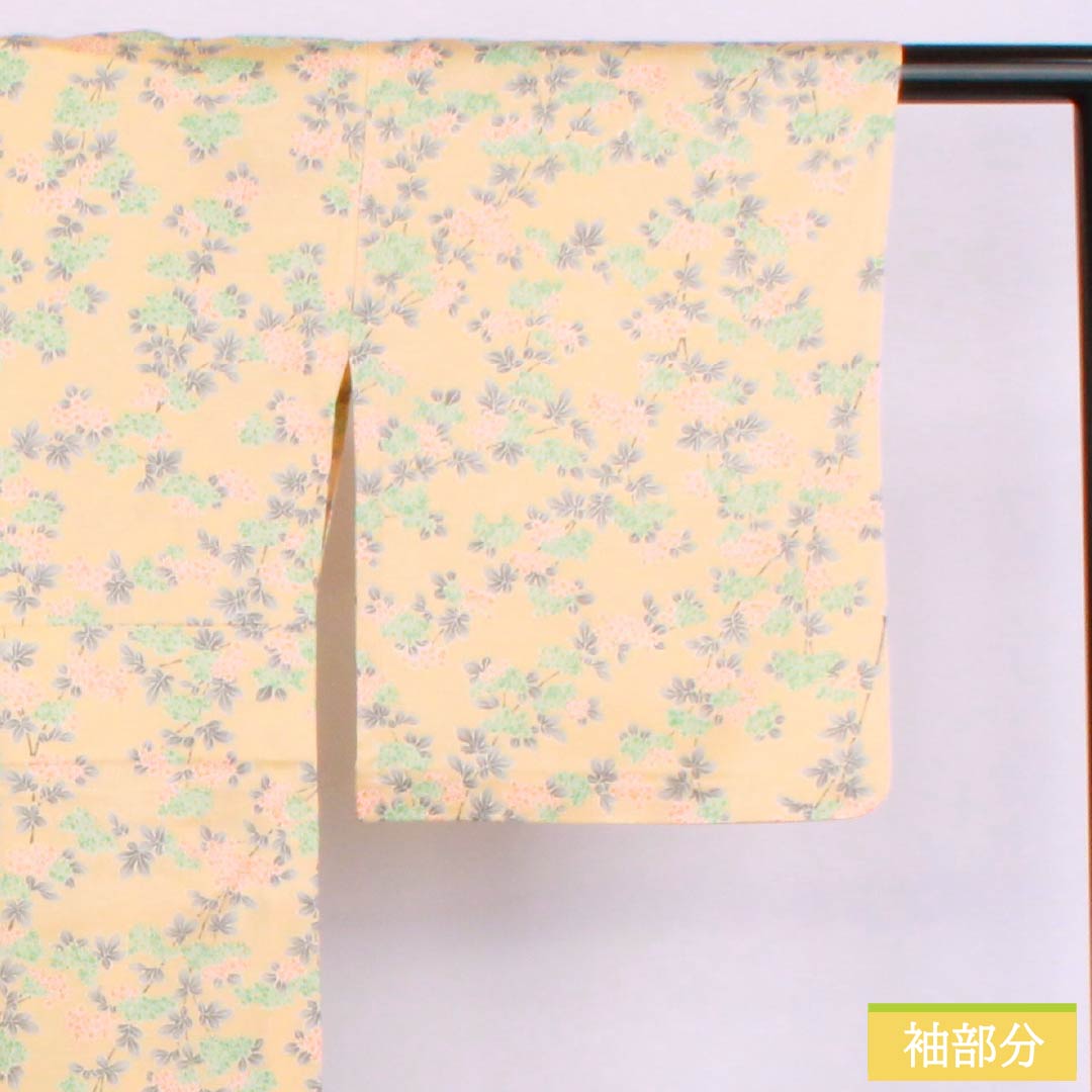小紋 正絹 身丈162cm 裄丈65.5cm 単衣 薄柑子色（うすこうじいろ） 小花 Sランク クリーム系 1115006102415