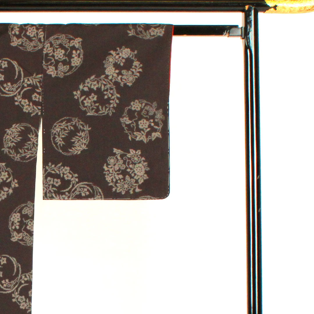Oshima Tsumugi, Length 158.5cm, Sleeve length 63cm, Warp and weft ikat, Floral pattern, Pure silk, S rank, Awase, Brown, 1116001362314