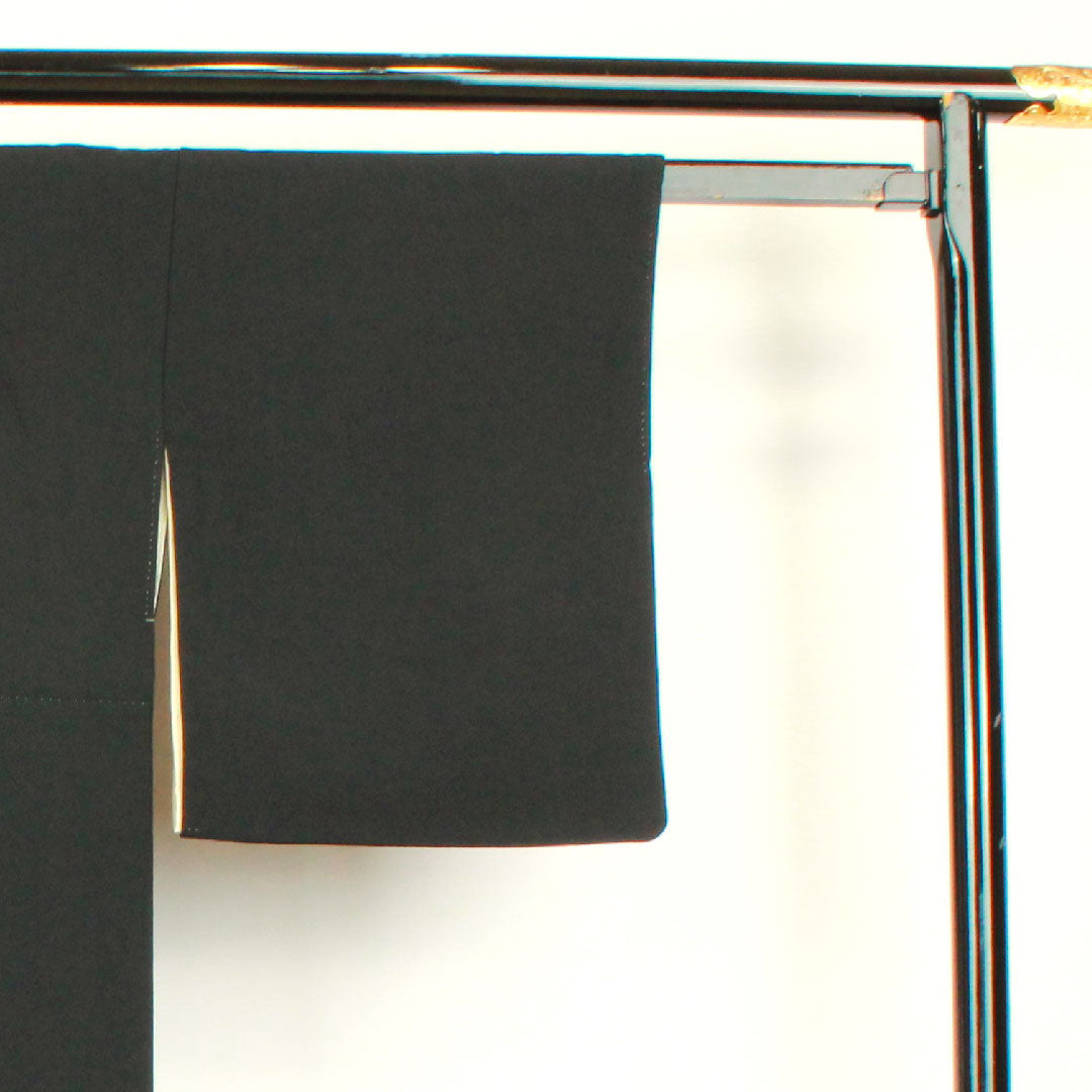 Black formal kimono, length 162cm, sleeve length 64cm, lined, by an artist, auspicious motif, quince, pure silk, A rank, five crests, black, 1111000533410
