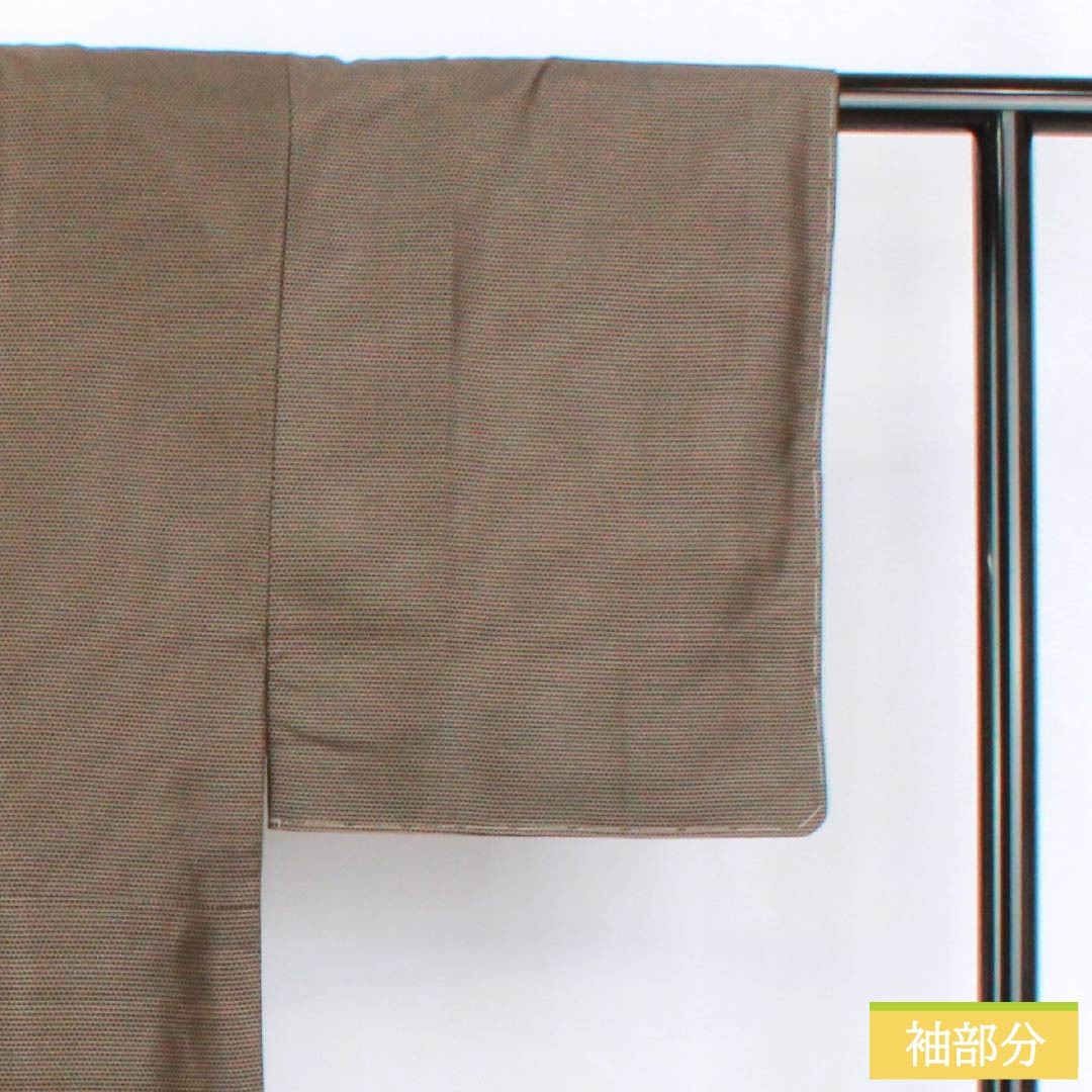 男物 正絹 Sランク 身丈136.5cm 裄丈66cm 煤色（すすいろ） 亀甲 しつけ糸付き アンサンブル 袷 茶系 1119001412314