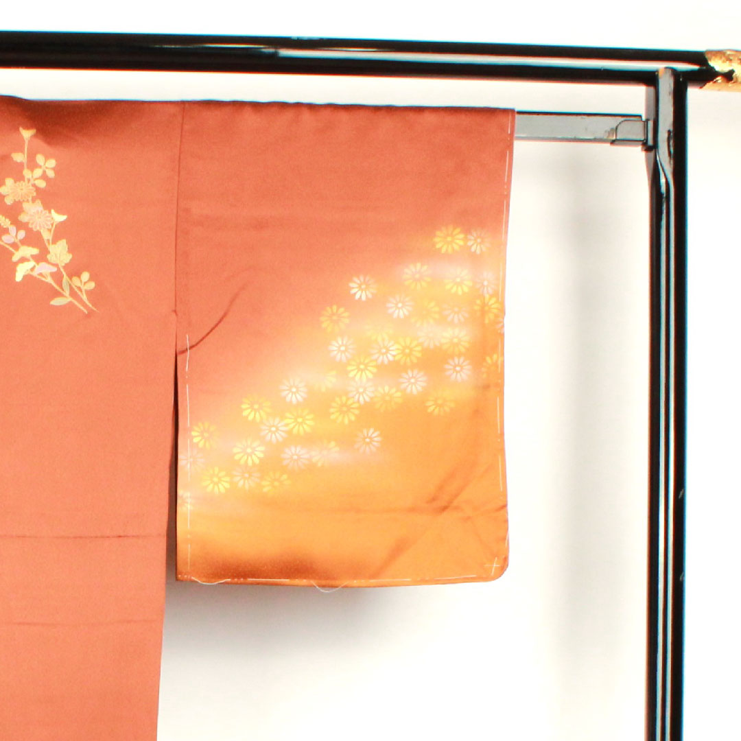 Homongi (formal kimono) Length 161cm Sleeve length 63cm Brown color Gold leaf finish Chrysanthemum Pure silk S rank Brown 1112001532414