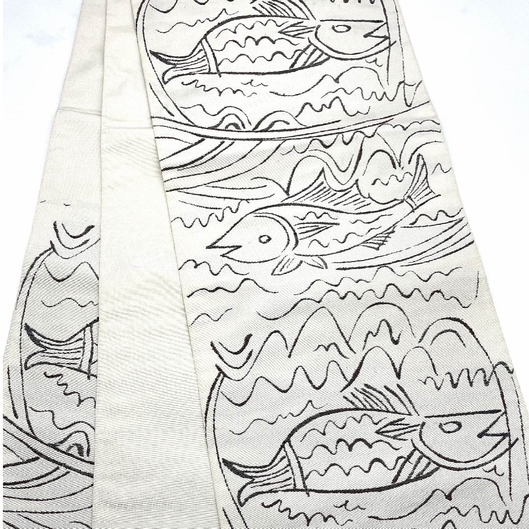 袋帯 乳白色色（にゅうはくしょくいろ） 魚 勝山織物 帯丈434cm 正絹 Aランク 六通 カジュアル 白系 1123008073311