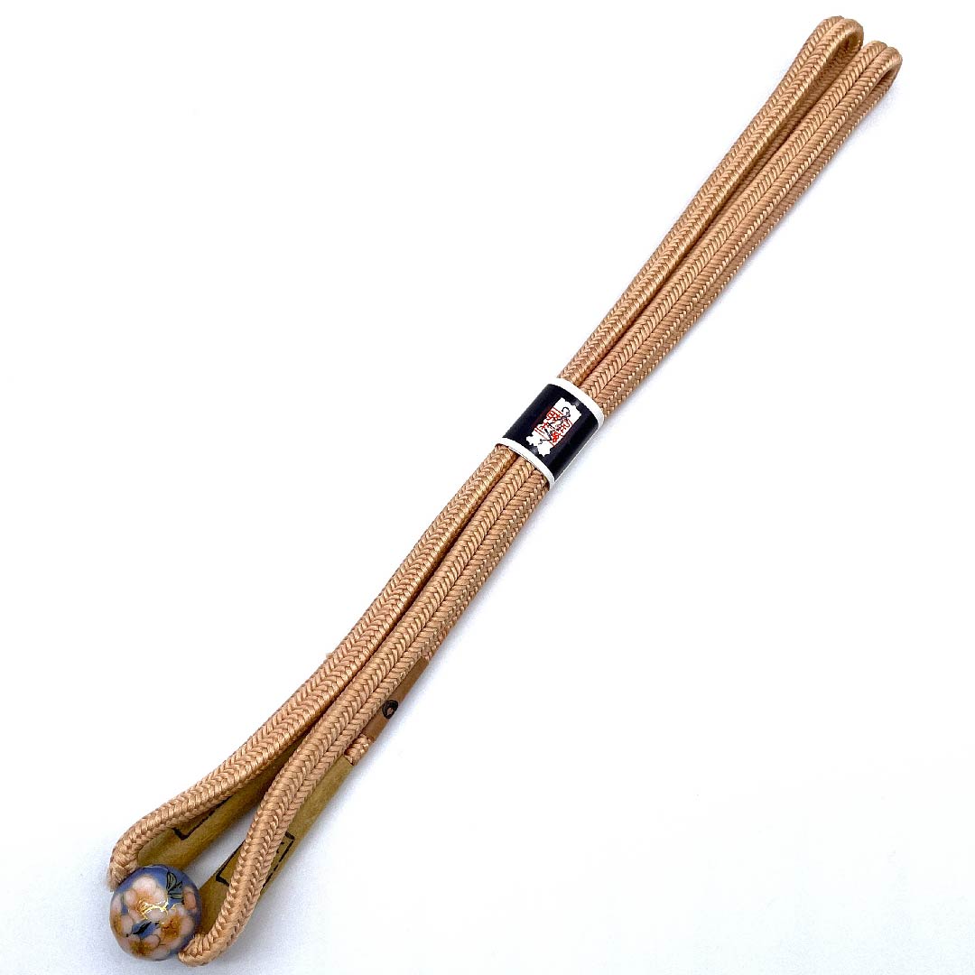 （新古品） 帯締め 正絹 四分紐 薄柿色（うすがきいろ） 手組紐 冠紐 京焼帯留め 長さ約136cm 幅約1cm カジュアル Sランク 橙系 1135000012326