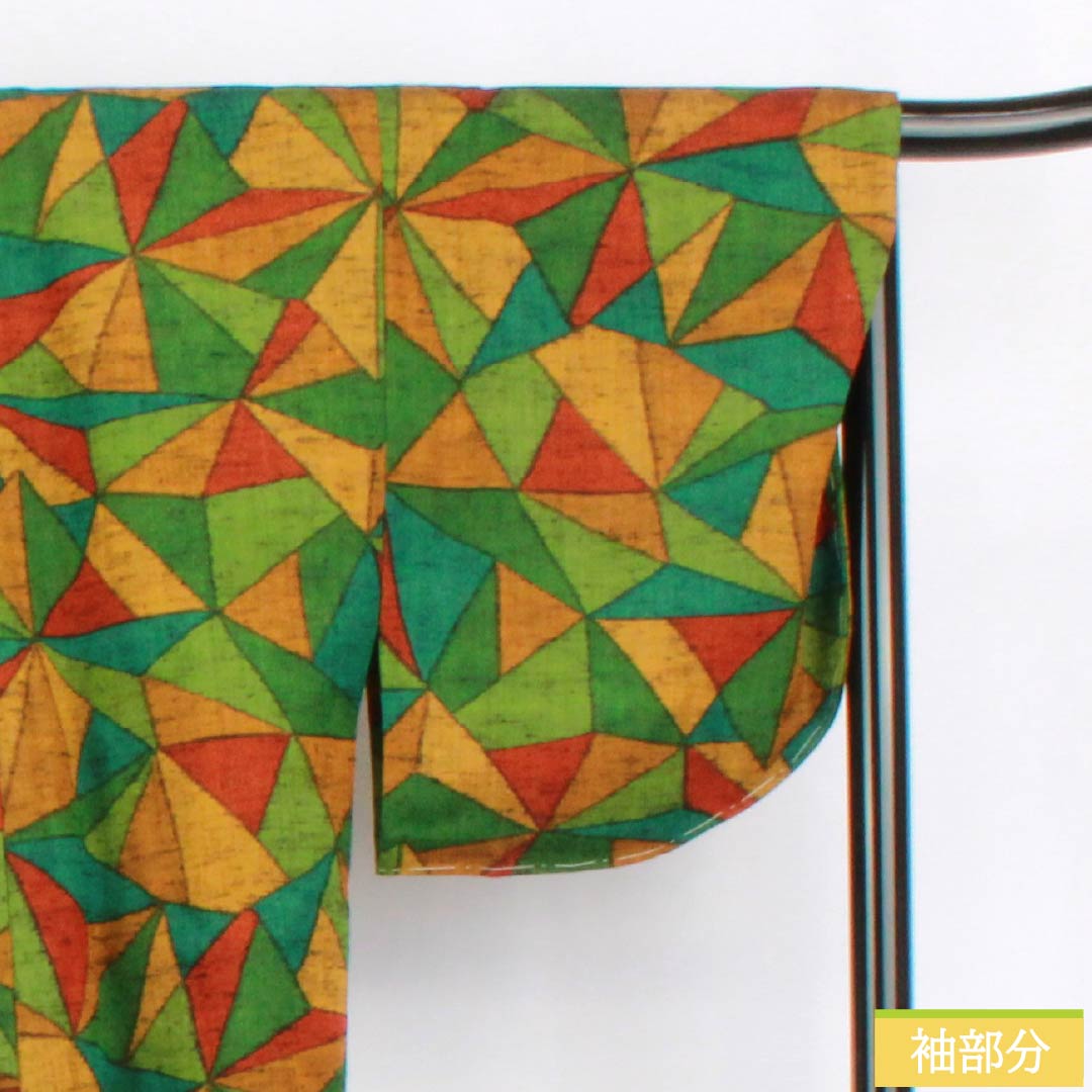 Travel kimono (single layer) wool S-rank, length 93.5cm, sleeve length 68cm, willow green (ryuryokuiro) color, geometric pattern, with basting thread, green-based, product number 1117001222919