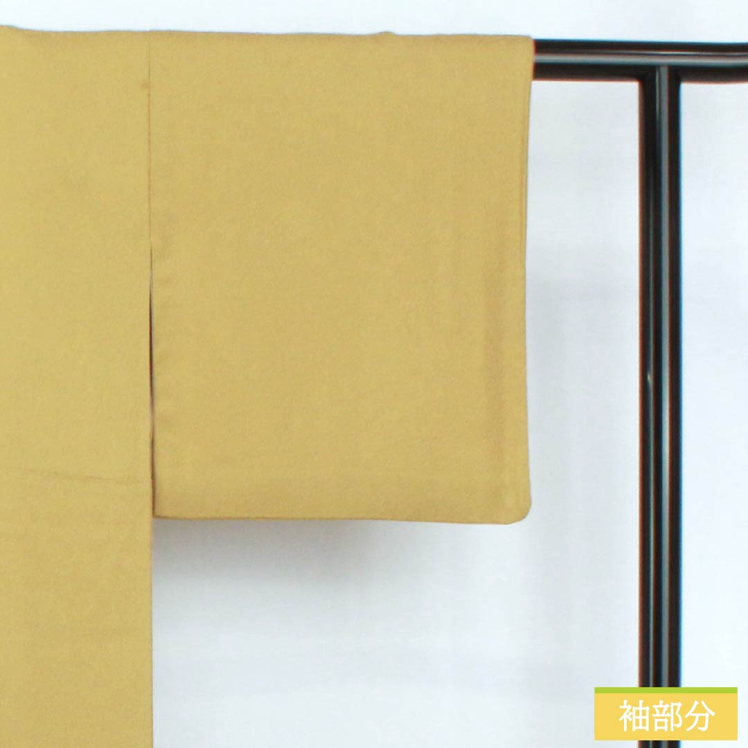 Solid-colored silk kimono, A-rank, length 161.5cm, sleeve length 64.5cm, karakane-iro (karakane-iro) color, circle with four squares, one crest, shark-skin pattern, lined, yellow, 1114002613423
