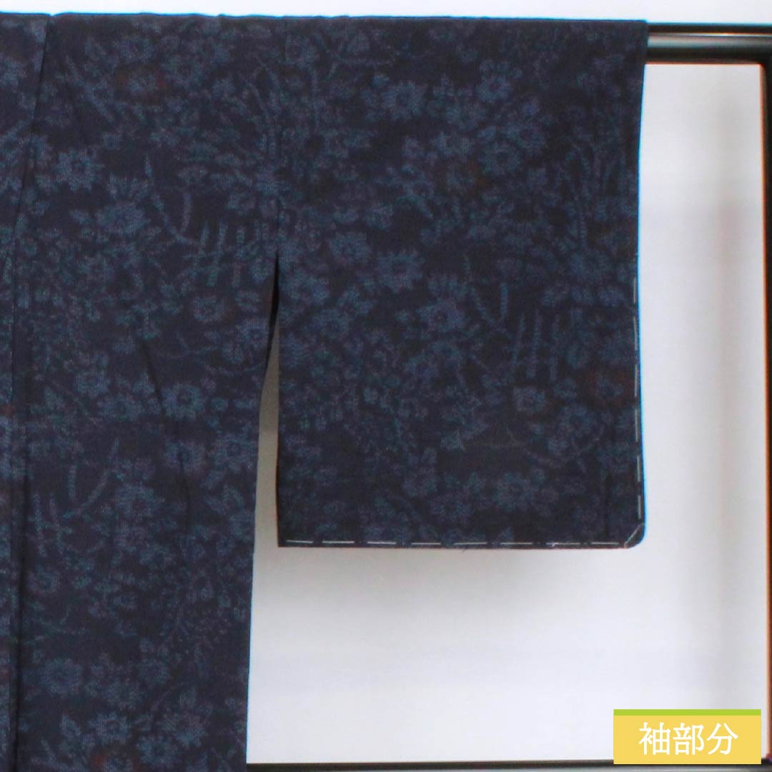 Pure silk tsumugi (pongee) with a floral pattern, length 149.5cm, sleeve length 62cm, brown (kachiiro) color, Yuki tsumugi, S rank, single layer, navy blue, product number 1116003772118
