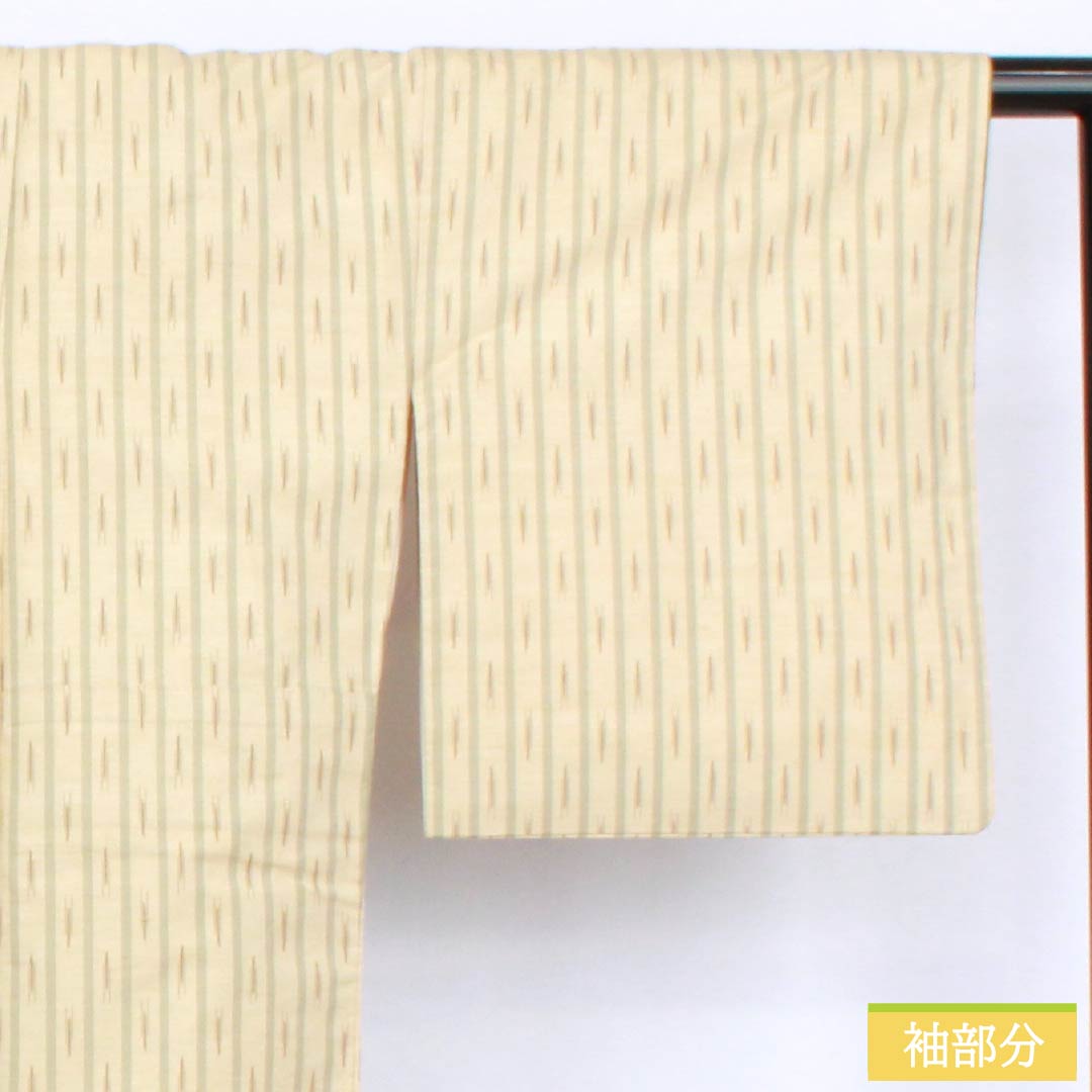 紬 正絹 Aランク 身丈171cm 裄丈68cm 鳥の子色（とりのこいろ） 真綿紬 縞 絣 袷 ベージュ系 1116004233625