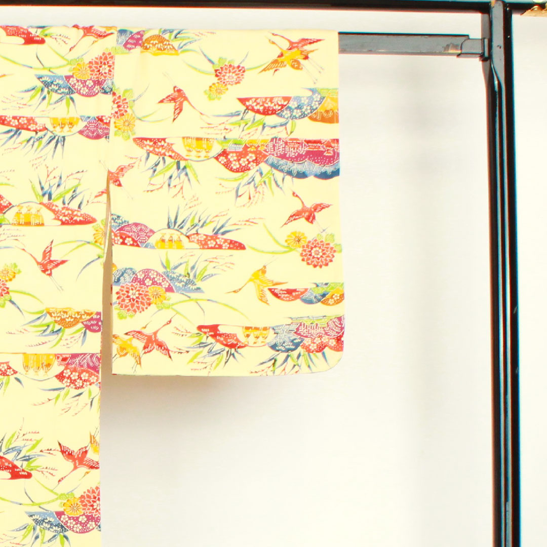 Komon, Length 157.5cm, Sleeve length 62cm, Lined, Light egg color, Kyoto Bingata, Crane, Landscape pattern, Pure silk, S rank, Cream color, 1115002482315