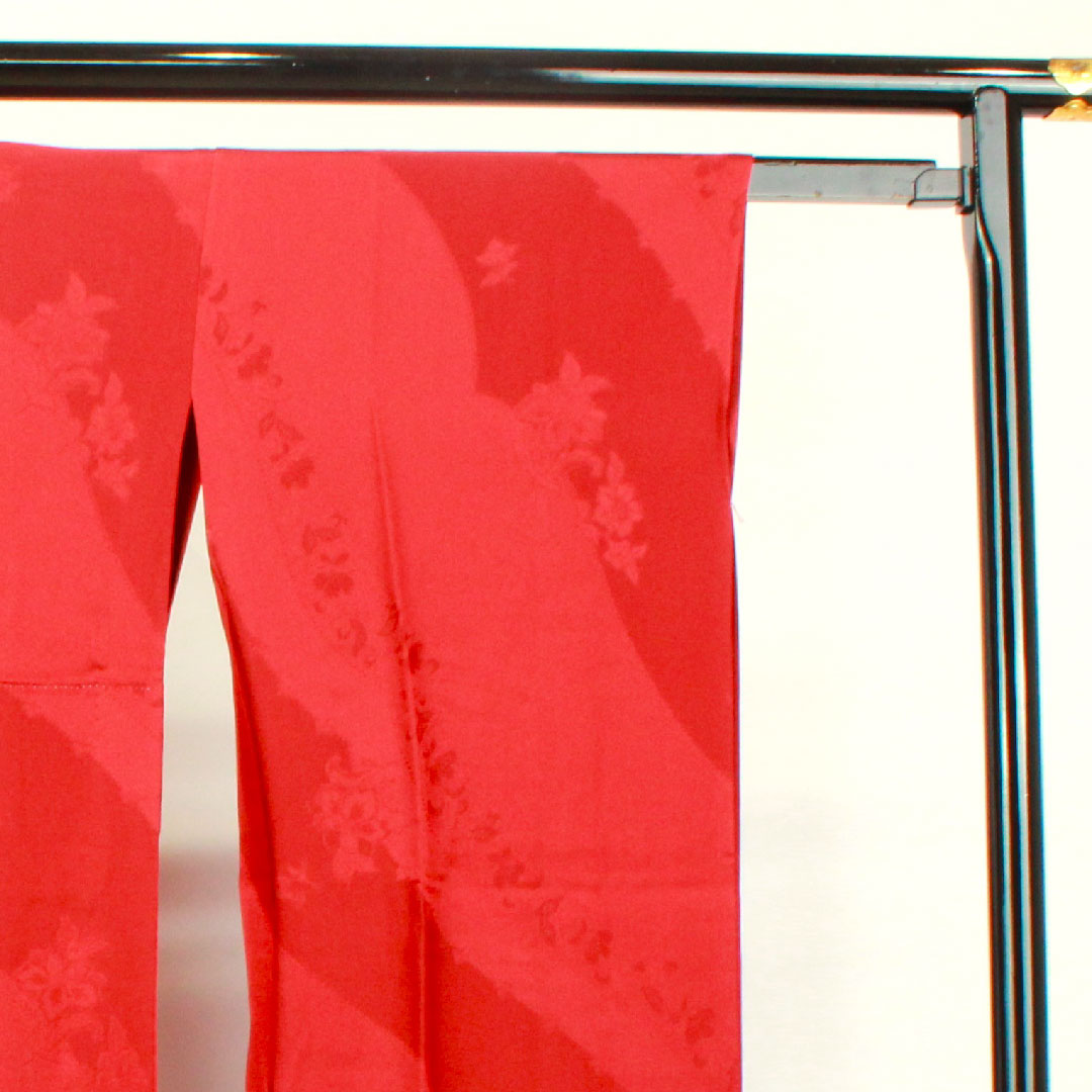 Nagajuban (long undergarment) made of pure silk, length 134cm, sleeve length 69.5cm, for single layer furisode, crimson, floral pattern, rank S, red, 1129000372412