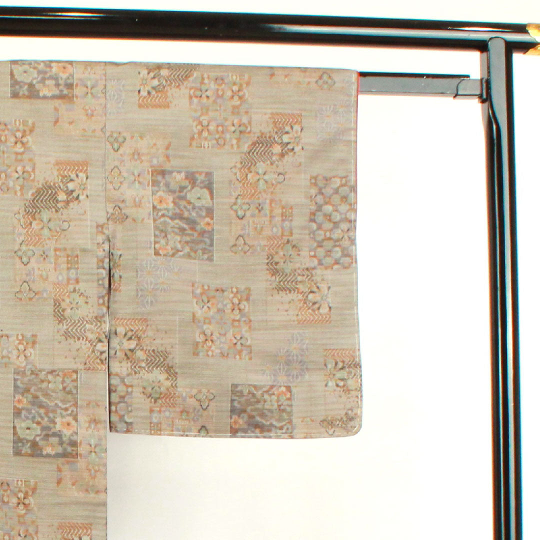 Tsumugi, Length 155cm, Sleeve length 62.5cm, Silk gray, Abstract pattern, basting thread included, Pure silk, S rank, Lined, Gray 1116002722322
