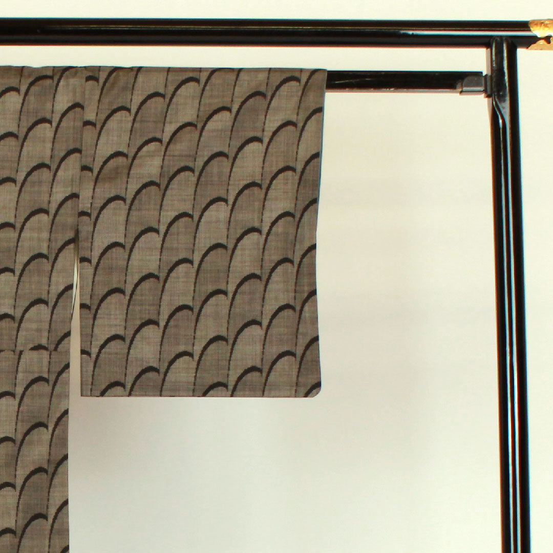 Oshima Tsumugi, Length 156cm, Sleeve length 63cm, 9 marks, Abstract pattern, Pure silk, A rank, Lined, Black, 1116000613310