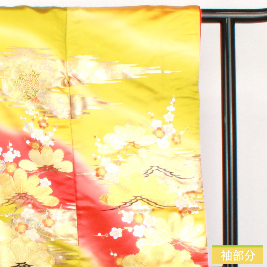 Iro-uchikake (colored kimono) made of pure silk, grade A, length 185cm, sleeve length 66.5cm, gold-plated design featuring pine, bamboo, plum, and chrysanthemum motifs, lined in red, product number 1110000933912