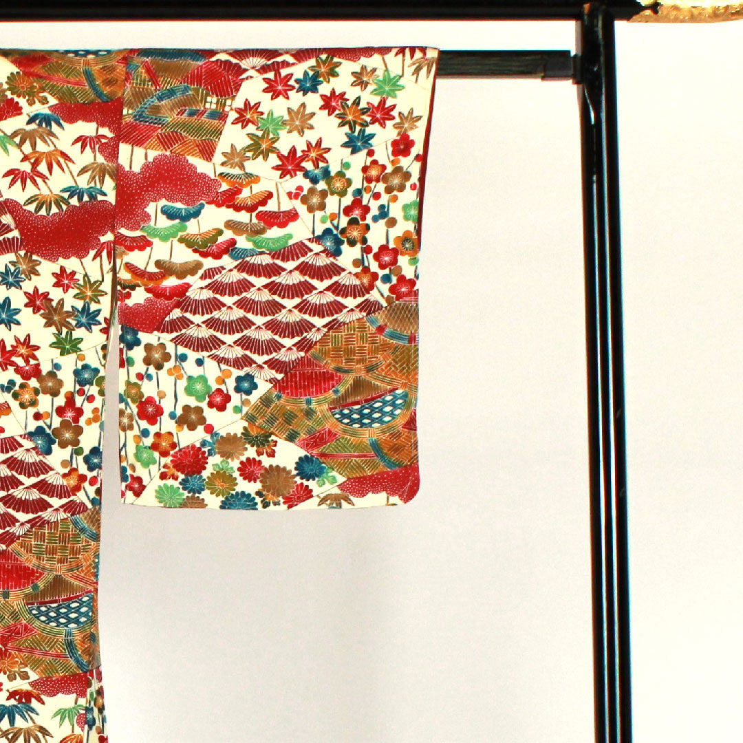 Komon, Length 156cm, Sleeve length 64cm, Lined, Stencil-dyed, Pine, Bamboo, and Plum, Auspicious motif, Pure silk, S rank, Cream color, 1115001722315