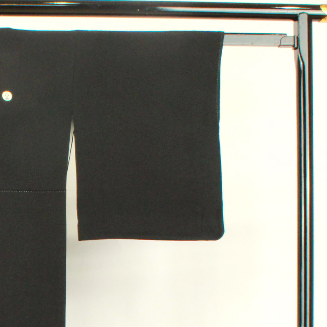 Black formal kimono, length 163.5cm, sleeve length 62.5cm, lined, Kyoto Yuzen, auspicious motif, circle with iris, pure silk, A rank, five crests, black, 1111000633410
