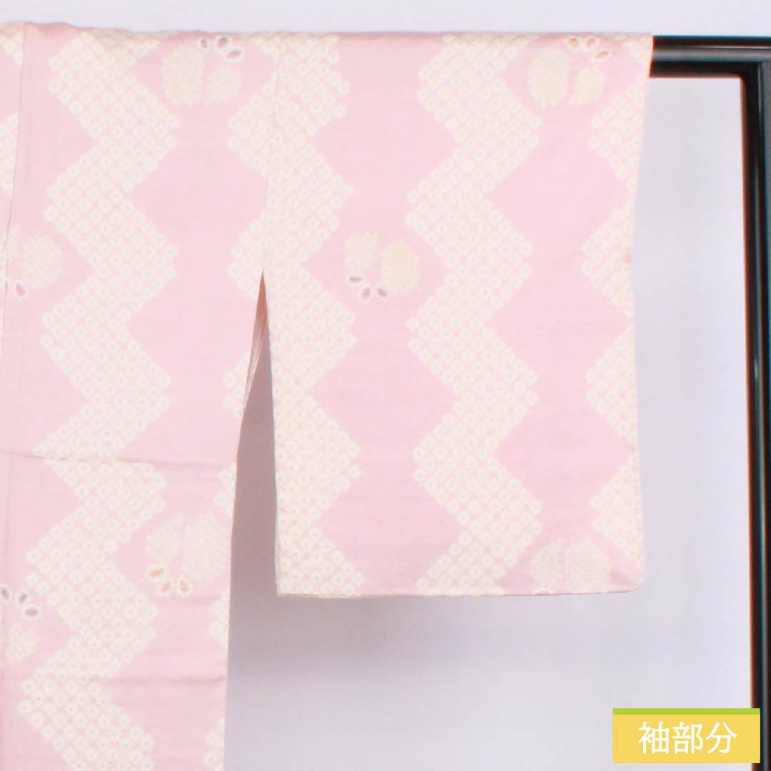 小紋 正絹 Sランク 身丈161.5cm 裄丈64cm 袷 一斤染色（いっこんぞめいろ） 絞り 幾何学模様 しつけ糸付き ピンク系 1115006662413