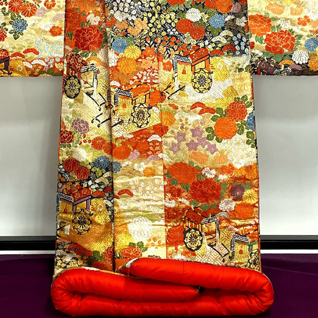 Colored Uchikake Length 181cm Karaori Imperial Carriage Four Seasons Flowers Pure Silk S Rank Awase Gradation 1110000172999