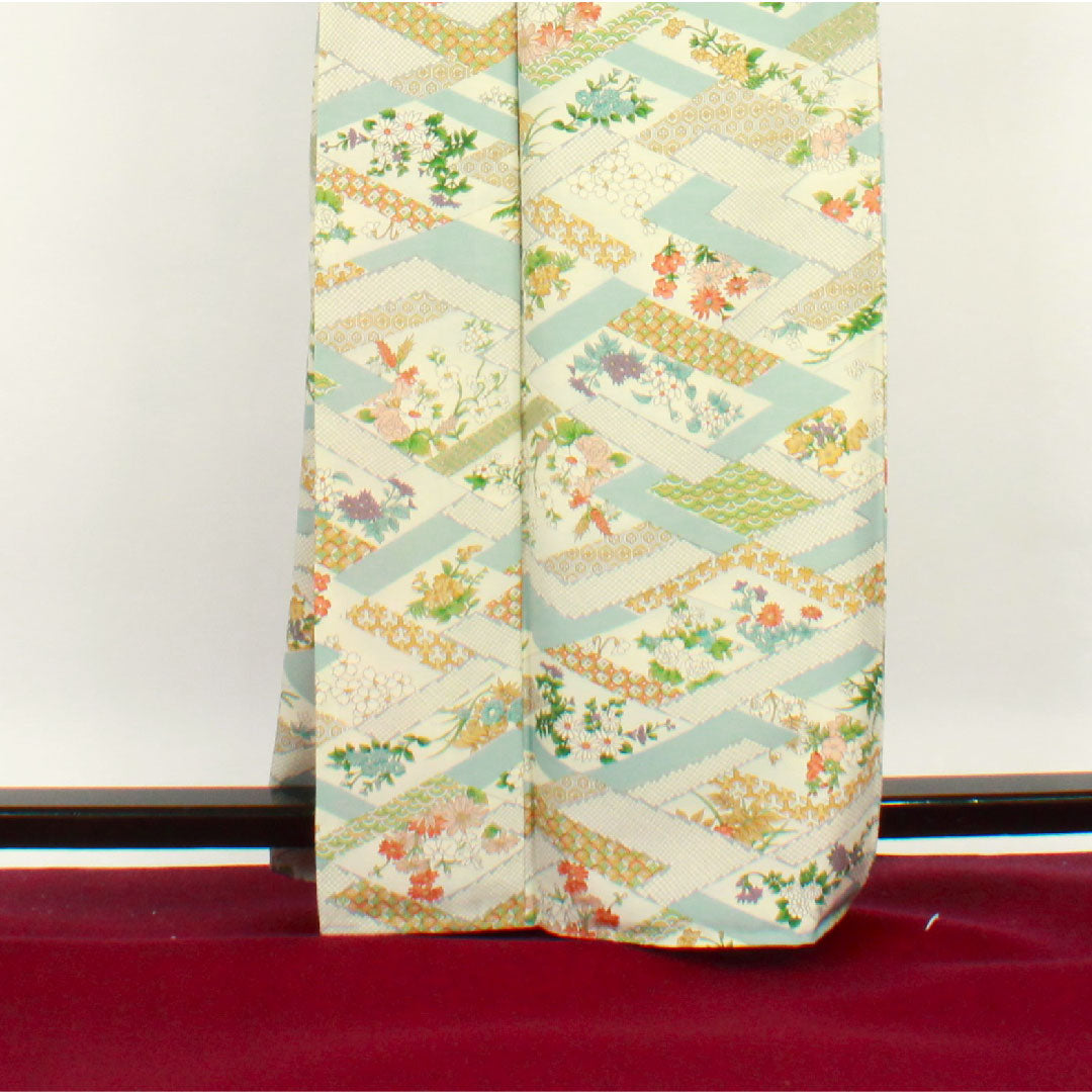 小紋 身丈163.5cm 裄丈64cm 袷  変り松皮菱 草花模様  正絹 Aランク 白系 1115002393411