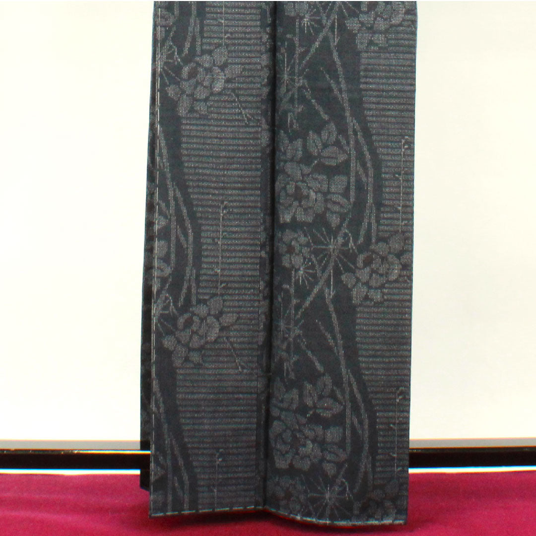 Yuki Tsumugi Length 165.5cm Sleeve length 63cm Navy blue Floral pattern Pure silk S rank Awase Gray 1116002192522