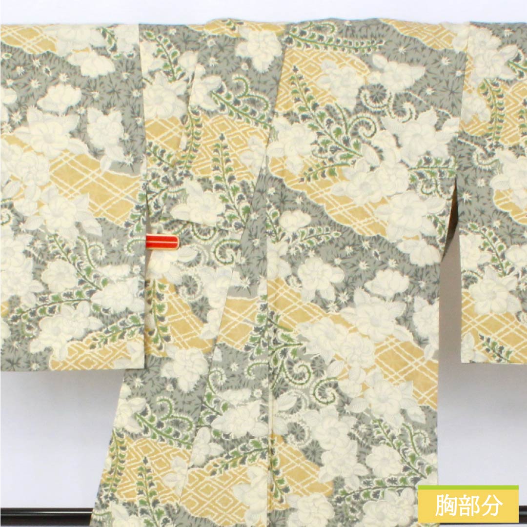 Kimono (Komon style) polyester, S rank. Length 164cm, Sleeve-to-sleeve 67cm. Unlined. Rikyu-nezumi (grayish brown) color. Stencil-dyed with cloud and petal patterns. Washable kimono. Gray-tone. 1115008022422