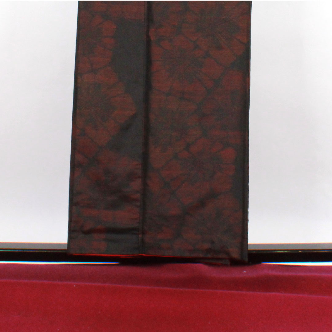 大島紬 身丈155cm 裄丈64.5cm 緯総絣 花模様 正絹 Aランク 袷 黒系 1116001893310