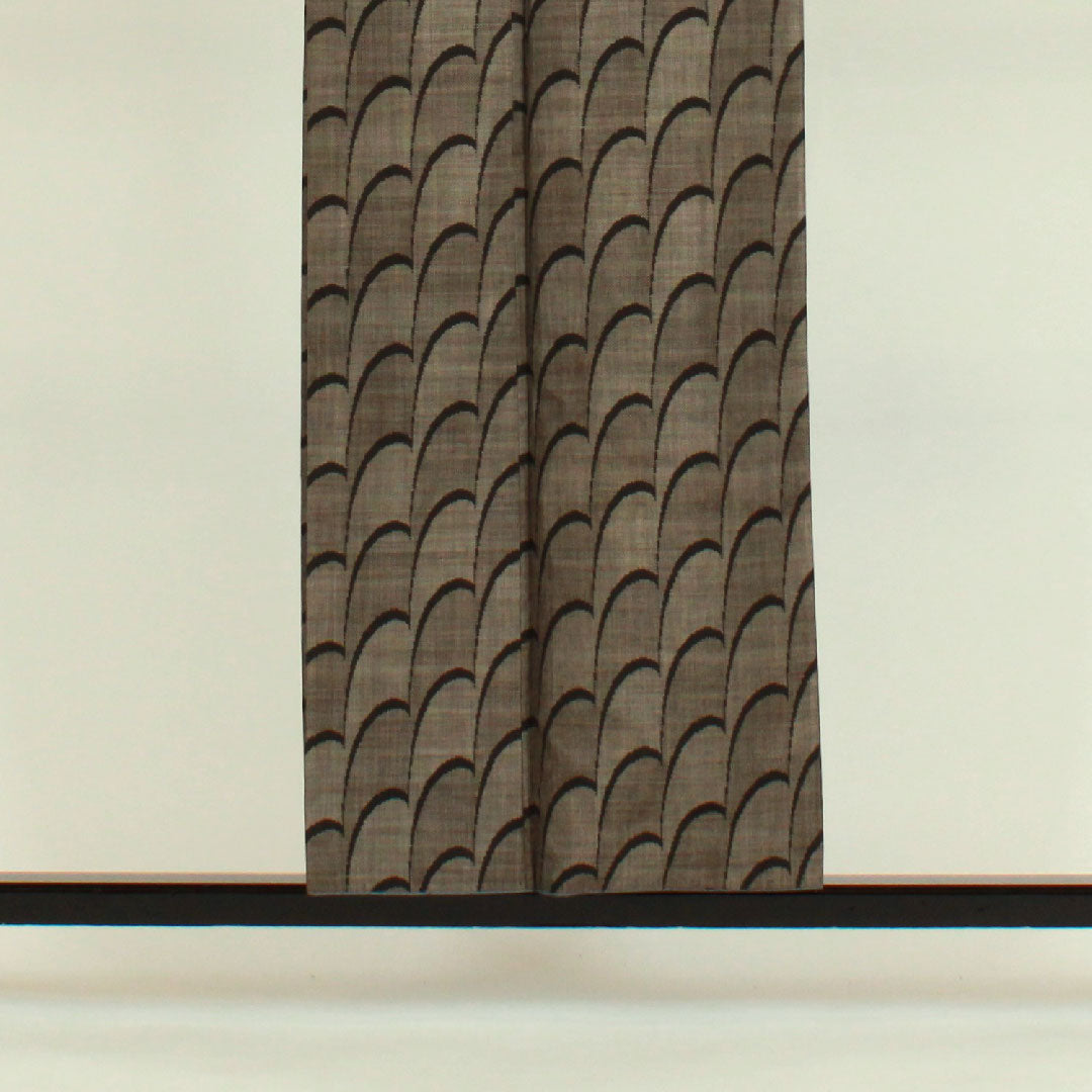 Oshima Tsumugi, Length 156cm, Sleeve length 63cm, 9 marks, Abstract pattern, Pure silk, A rank, Lined, Black, 1116000613310