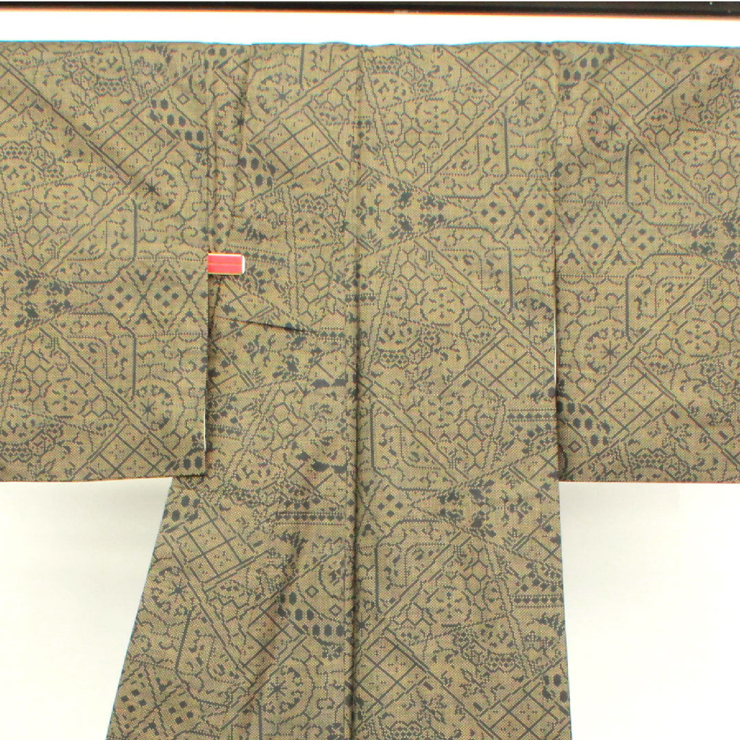 大島紬 身丈154.5cm 裄丈62cm 唐金色 経緯絣 抽象模様 正絹 Aランク 袷 黒系 1116002573210