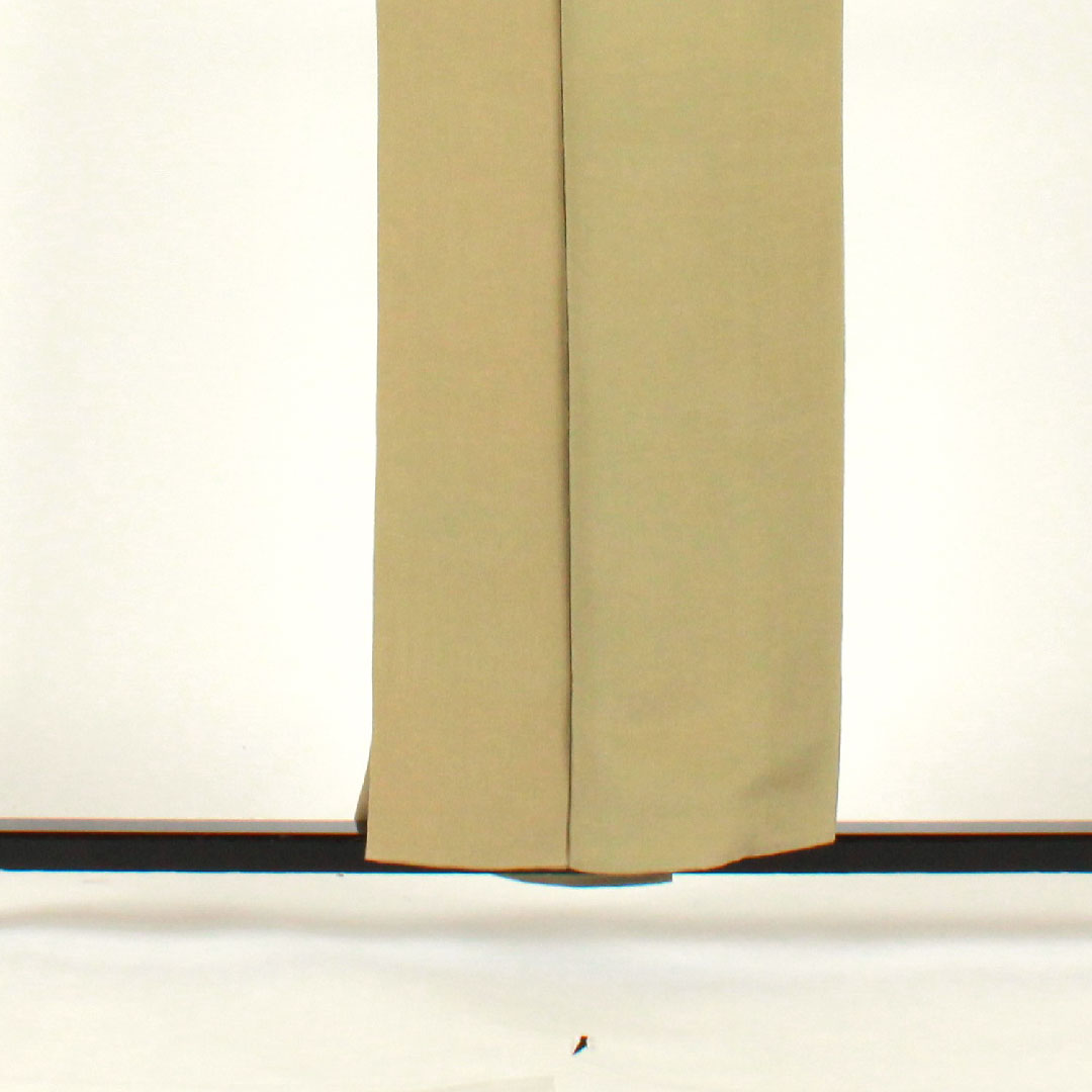 色無地 抹茶色 素無地 二つ松葉の丸に中陰蔦  身丈156cm 裄丈61cm 袷  正絹 Aランク 緑系 1114000463319