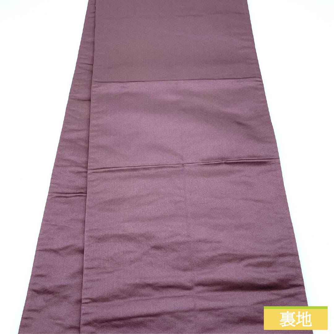 Formal, purple-hued, pure silk obi (hatobairo) for formal wear with a formal kimono (tomesode) by Hakuryoen Oba. Features a Kanze Ryusui (water flowing water) design and a boat motif. Length: 436cm. S-rank. Six-fold obi. Product code: 1123014182320.