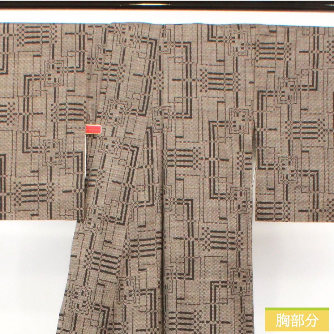 紬 正絹 身丈154.5cm 裄丈63cm 大島紬 経緯絣 幾何学模様 Aランク 袷 黒系 1116003563210