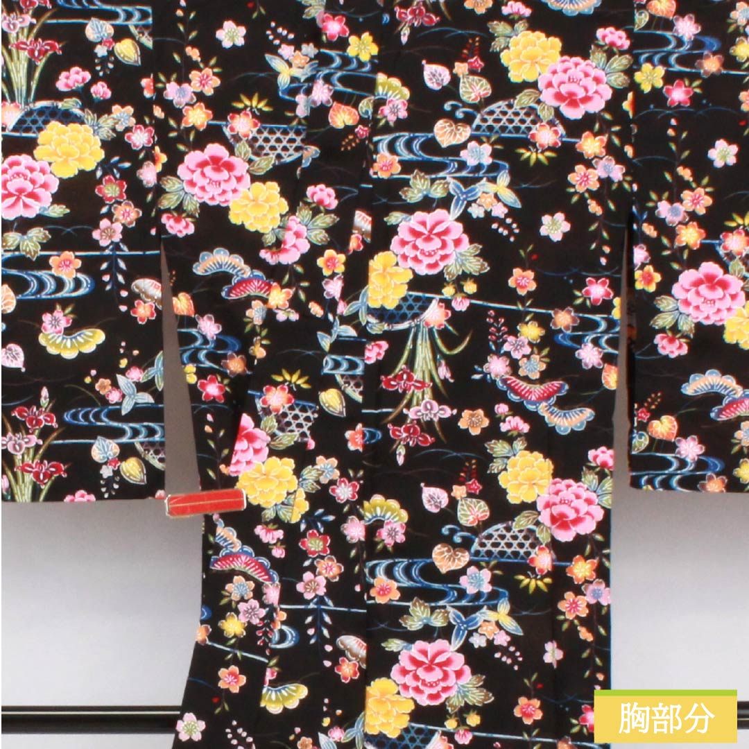 （新品未使用品）浴衣 木綿 身丈167cm 裄丈67cm NEWランク 単衣 黒系 型染 花 松 流水 1118006791510