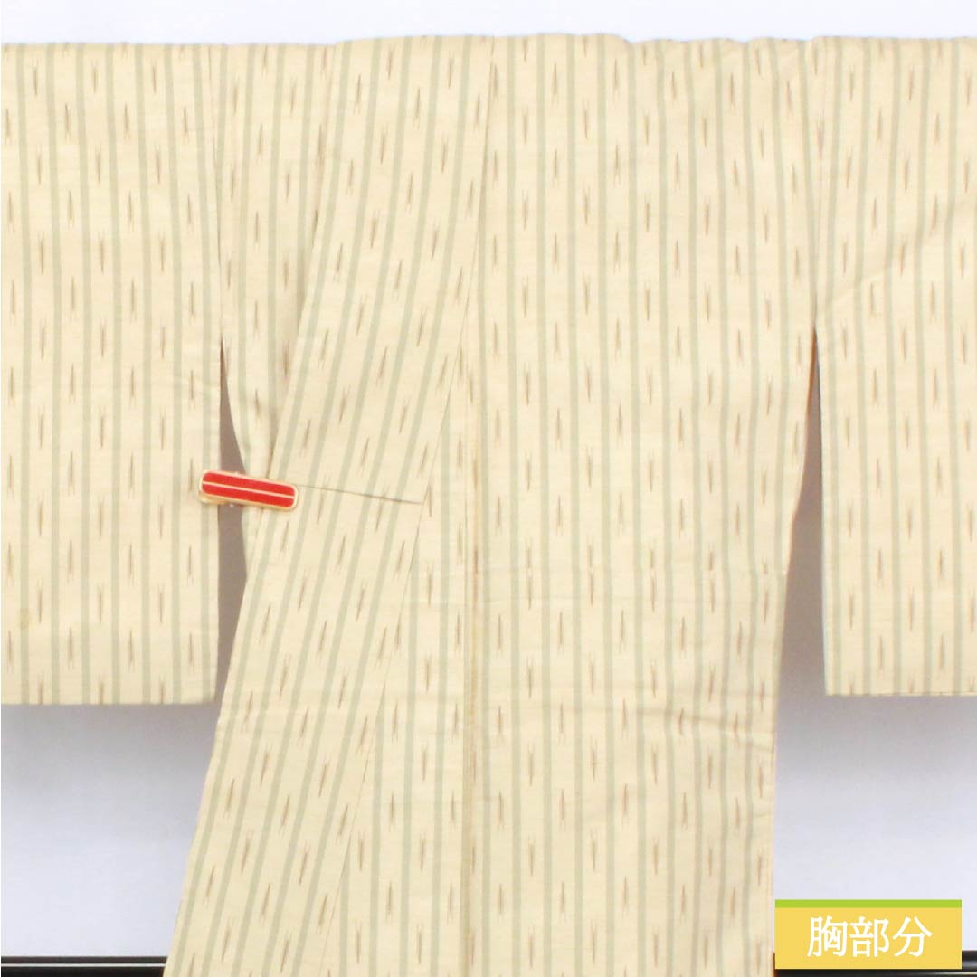 紬 正絹 Aランク 身丈171cm 裄丈68cm 鳥の子色（とりのこいろ） 真綿紬 縞 絣 袷 ベージュ系 1116004233625